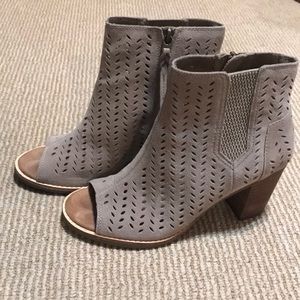 Toms Majorca peep toe bootie